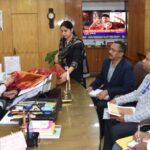 राज्यपाल ने कोसा वस्त्रों के नवाचार और बुनकरों के आर्थिक सशक्तिकरण पर जोर दिया