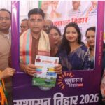 झुमका में ‘सुशासन तिहार’: मंत्री टंक राम वर्मा ने ग्रामीणों को बांटी खुशियां, हितग्राहियों को ट्रैक्टर और चेक वितरित