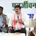 पुनर्वासित युवाओं से मिले डिप्टी सीएम विजय शर्मा और मंत्री केदार कश्यप, बोले- विकास की मुख्यधारा से जुड़कर बदलें बस्तर की तस्वीर