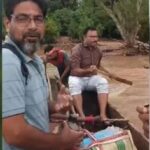 उफनती नदी पार कर बच्चों को पढ़ाने पहुंचा शिक्षक, कांकेर का Video बना समर्पण की मिसाल