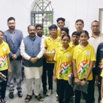 खेलों इंडिया तीरंदाजी सेंटर के खिलाड़ियों को उप मुख्यमंत्री एवं खेल मंत्री श्री अरुण साव ने कीट वितरण कर बधाई दी