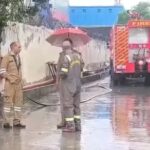 चिप बनाने वाली फैक्ट्री में लगी आग, रेस्क्यू के दौरान 2 दमकलकर्मी की मौत
