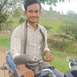सांप ने काटा तो गले में लपेटकर बाइक से अस्पताल पहुंचा युवक! पखांजूर का वीडियो वायरल, डॉक्टरों ने दी सावधानी की सलाह