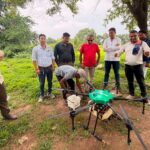 ड्रोन से बदली खेती की तस्वीर: बलौदाबाजार के किसानों ने 40 हेक्टेयर में घंटों में पूरा किया काम, समय और लागत दोनों की बड़ी बचत