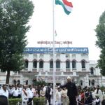 कलेक्टर क्षीरसागर ने जिला कार्यालय और जिलाधीश निवास में फहराया राष्ट्रध्वज